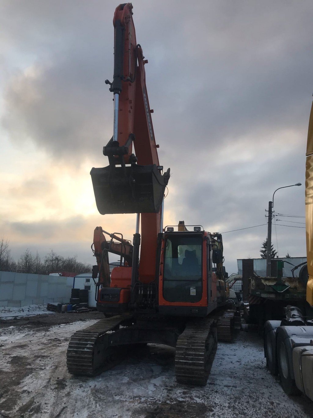 Гусеничный экскаватор 21 т Doosan DX 225 ковш 1 м3