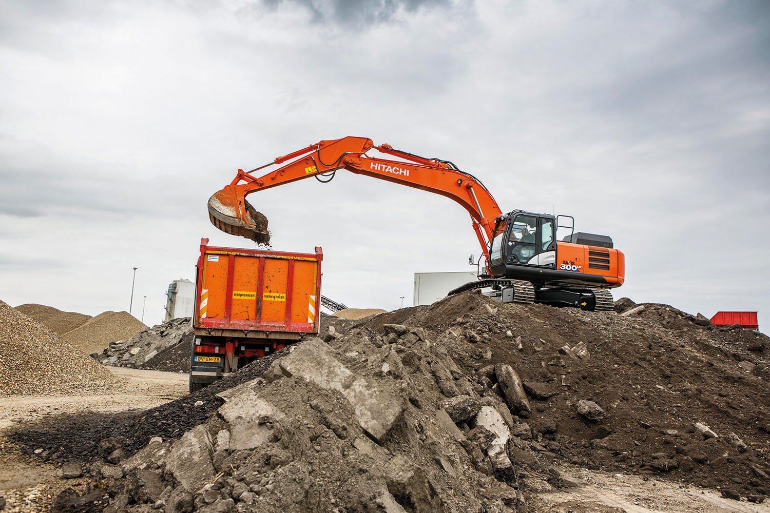Сдам эксковатор HITACHI 220