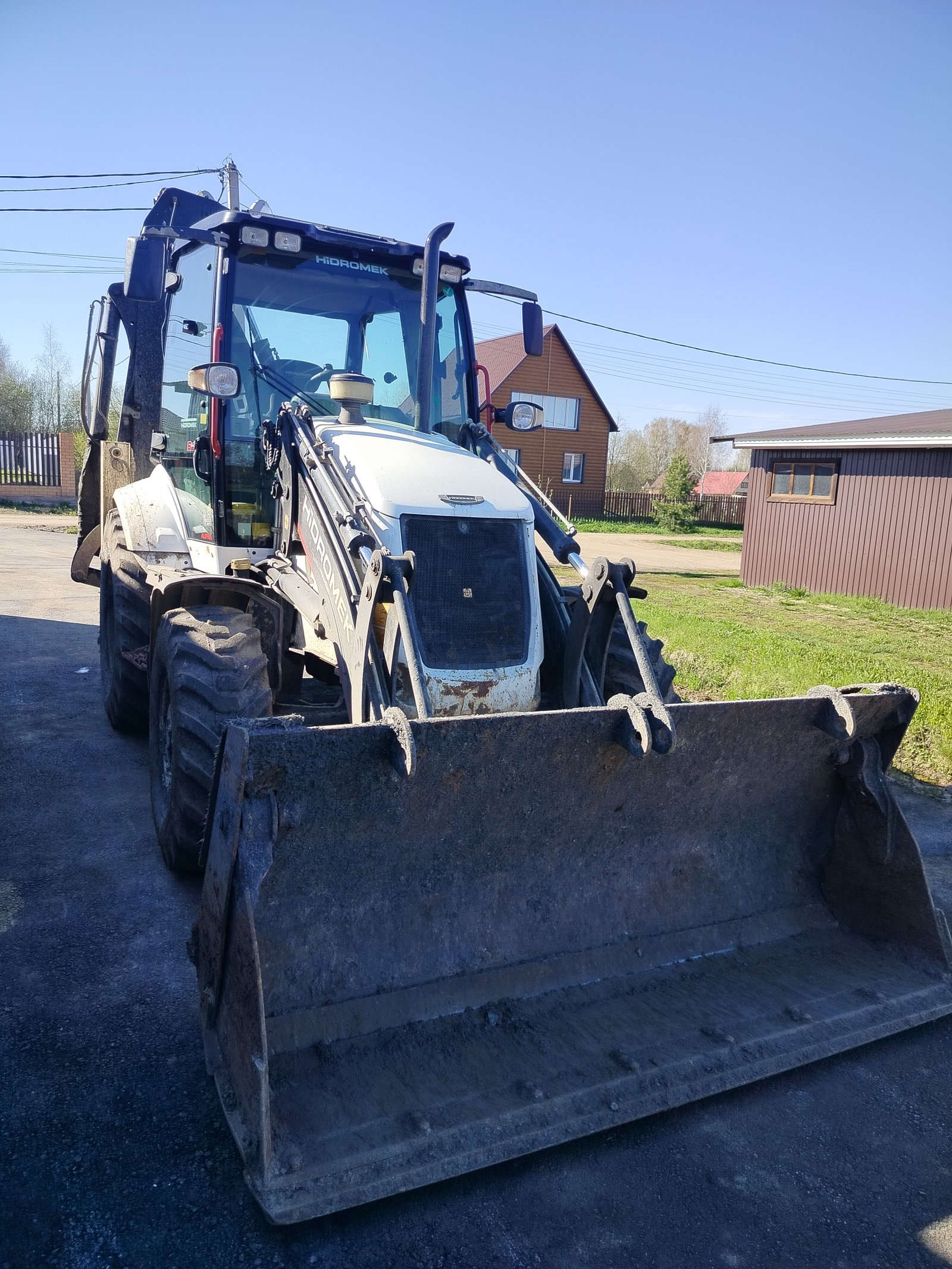 Погрузчик экскаватор Hidromek в аренду