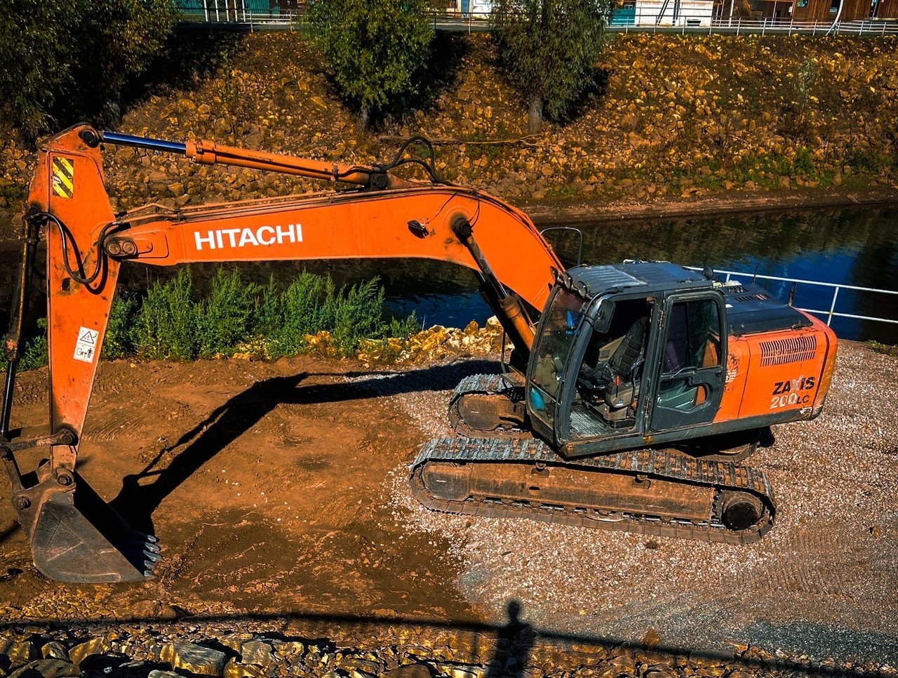 Аренда гусеничного экскаватора. Планировка, копка