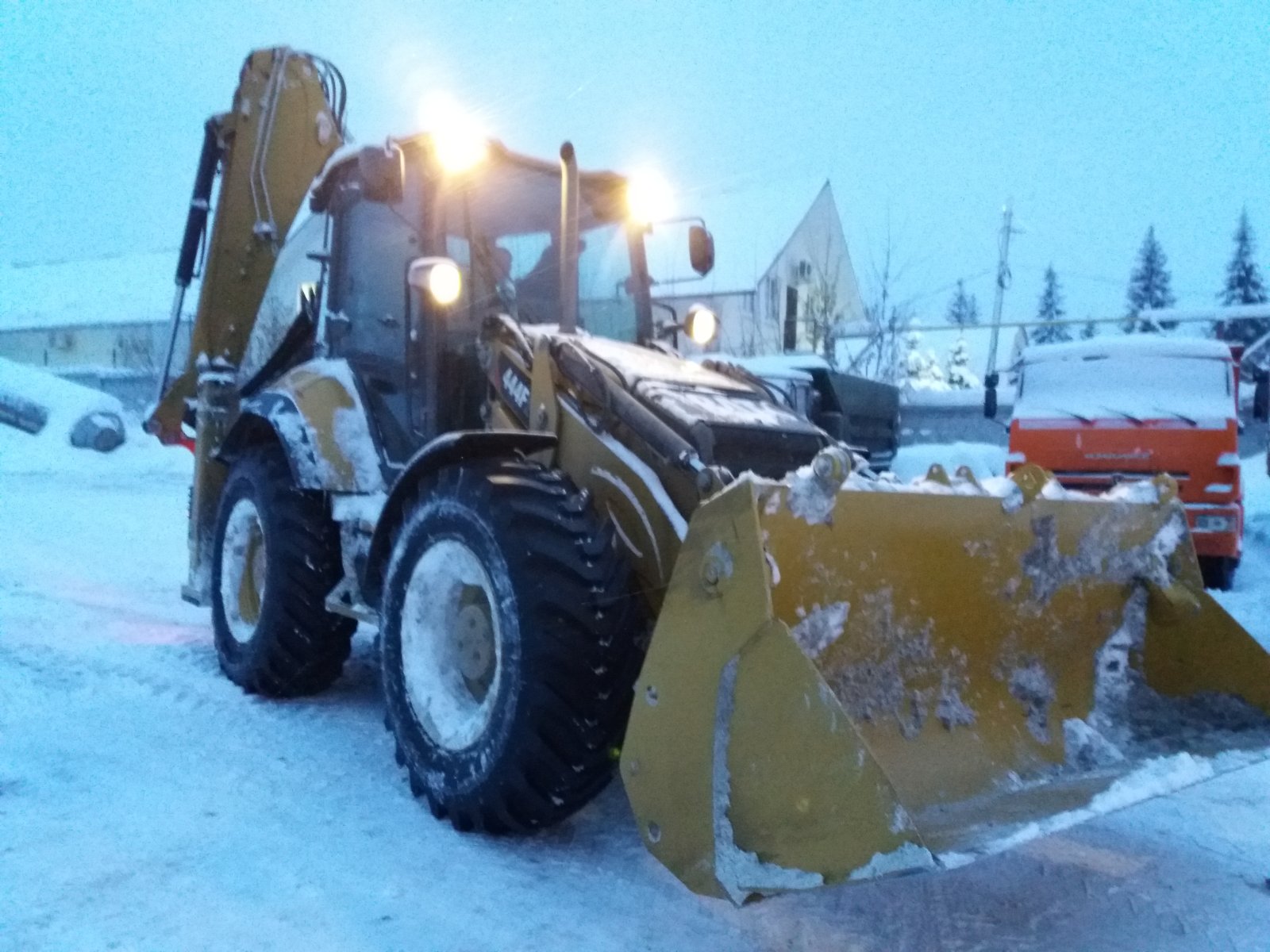 Экскаватор-погрузчик CAT 444