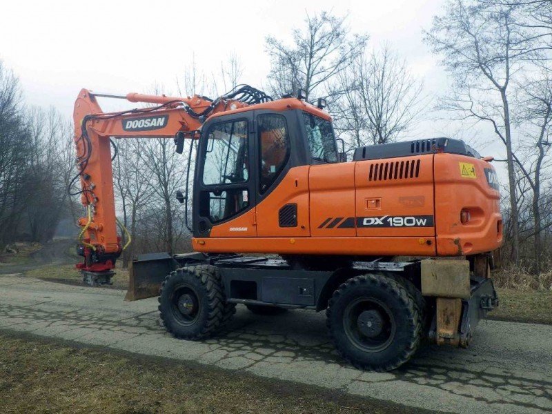 Строительный экскаватор в аренду