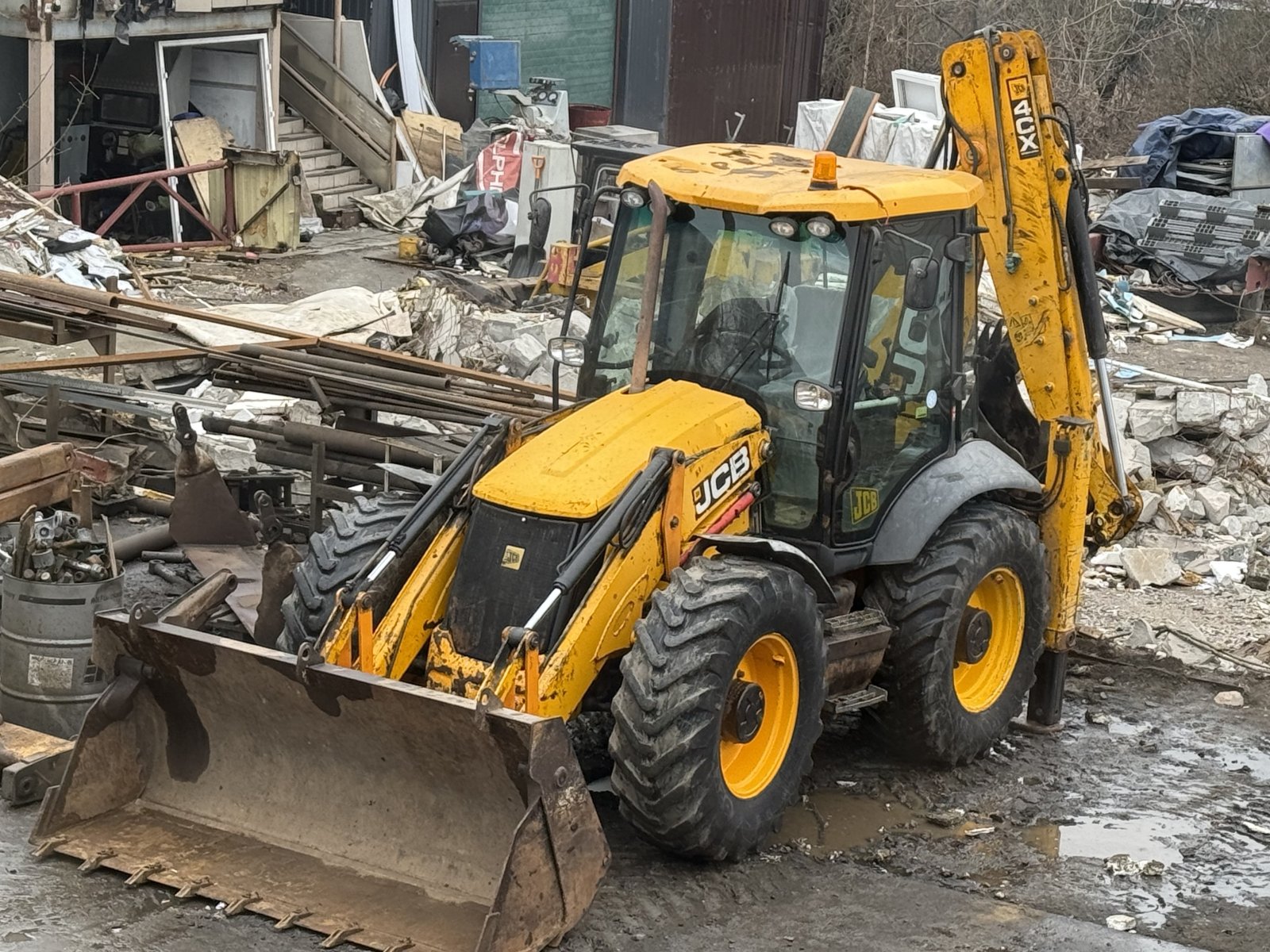 Экскаватор- погрузчик JCB 4CX с гидромолотом