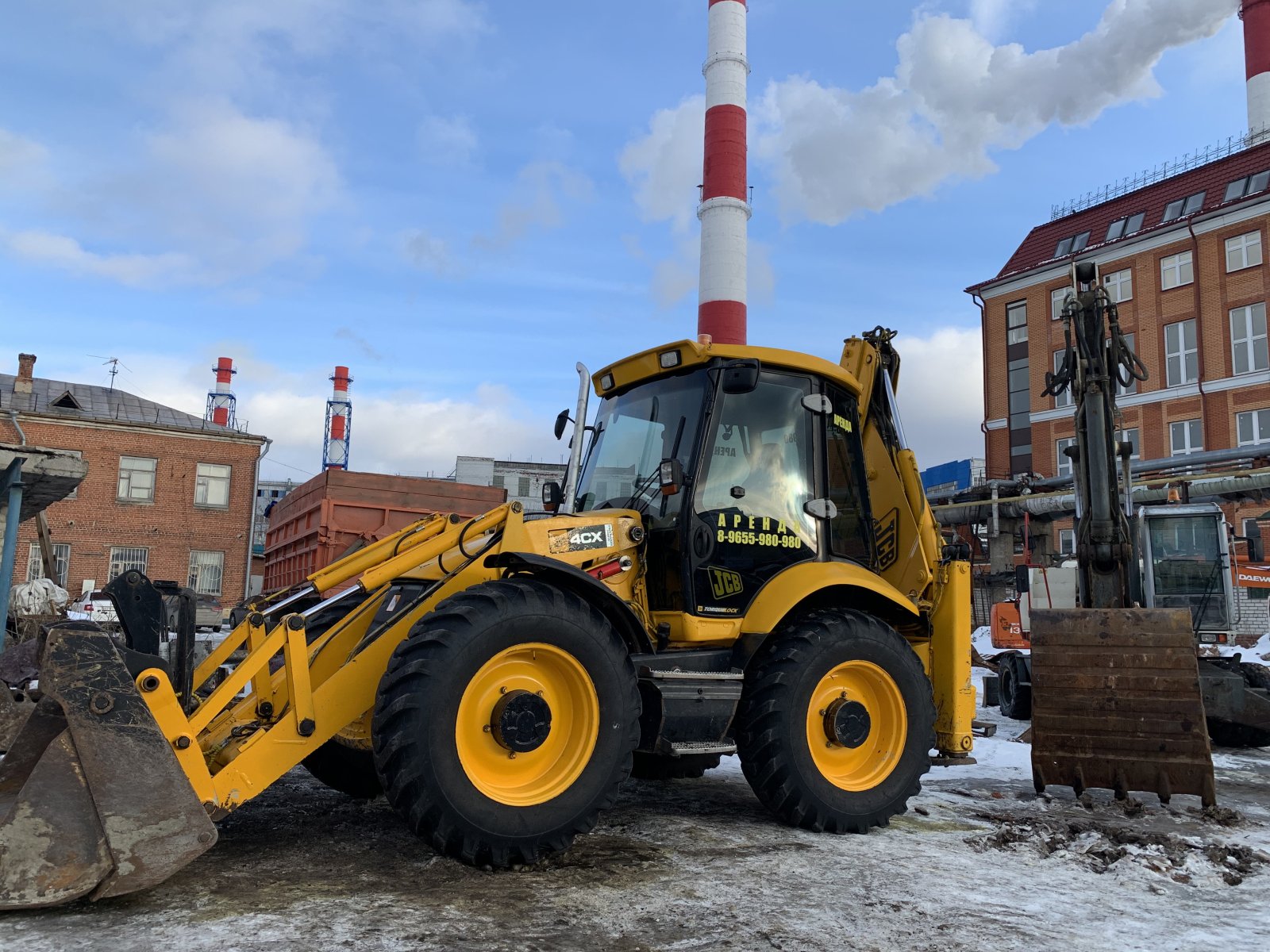 Экскаватор погрузчик JCB 4CX в аренду