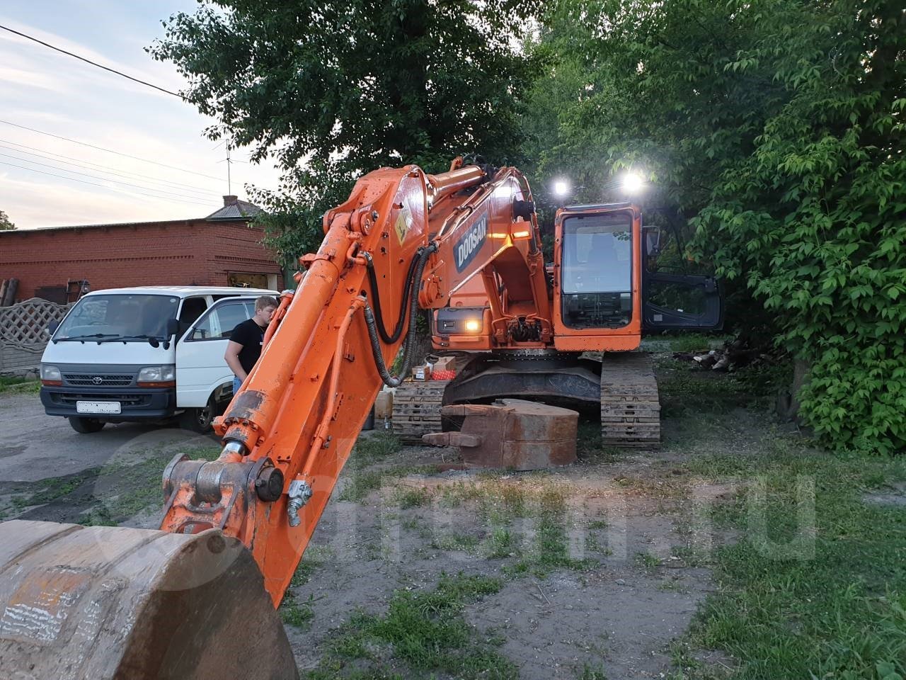 Экскаватор DOOSAN 225 аренда. Услуги спецтехники