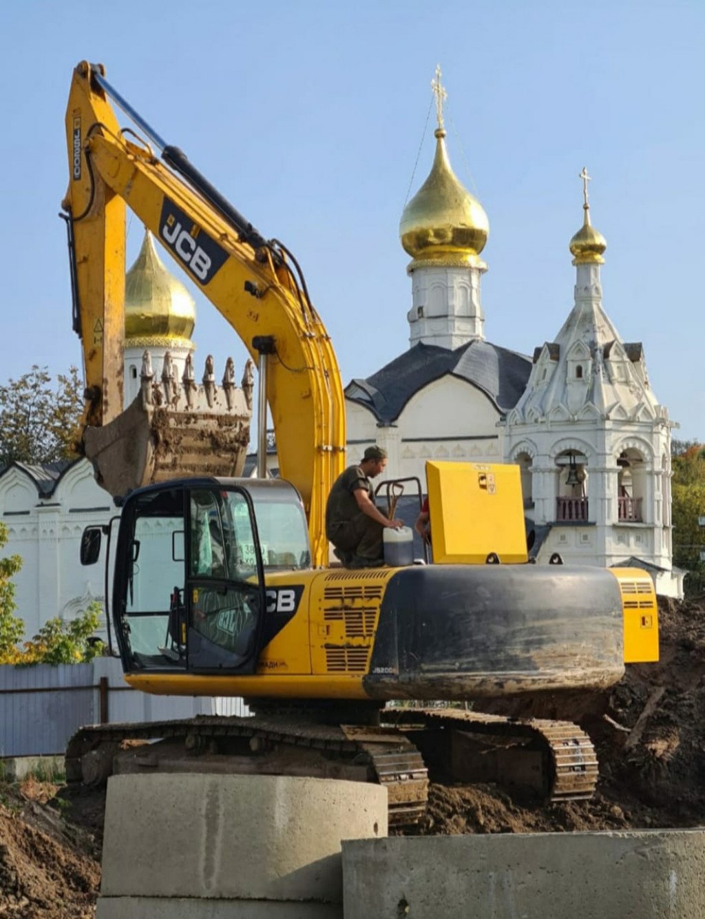 Аренда экскаватора гусеничного. Гидромолот
