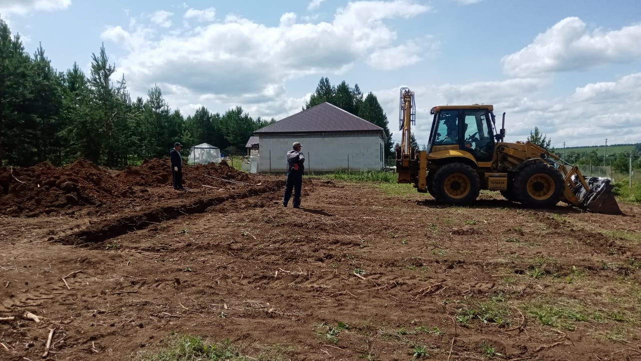 В аренду равноколесный экскаватор-погрузчик