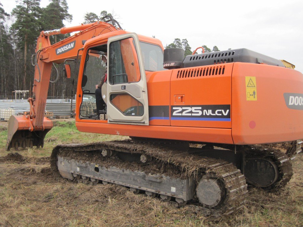 Аренду гусеничного экскаватора Doosan 225