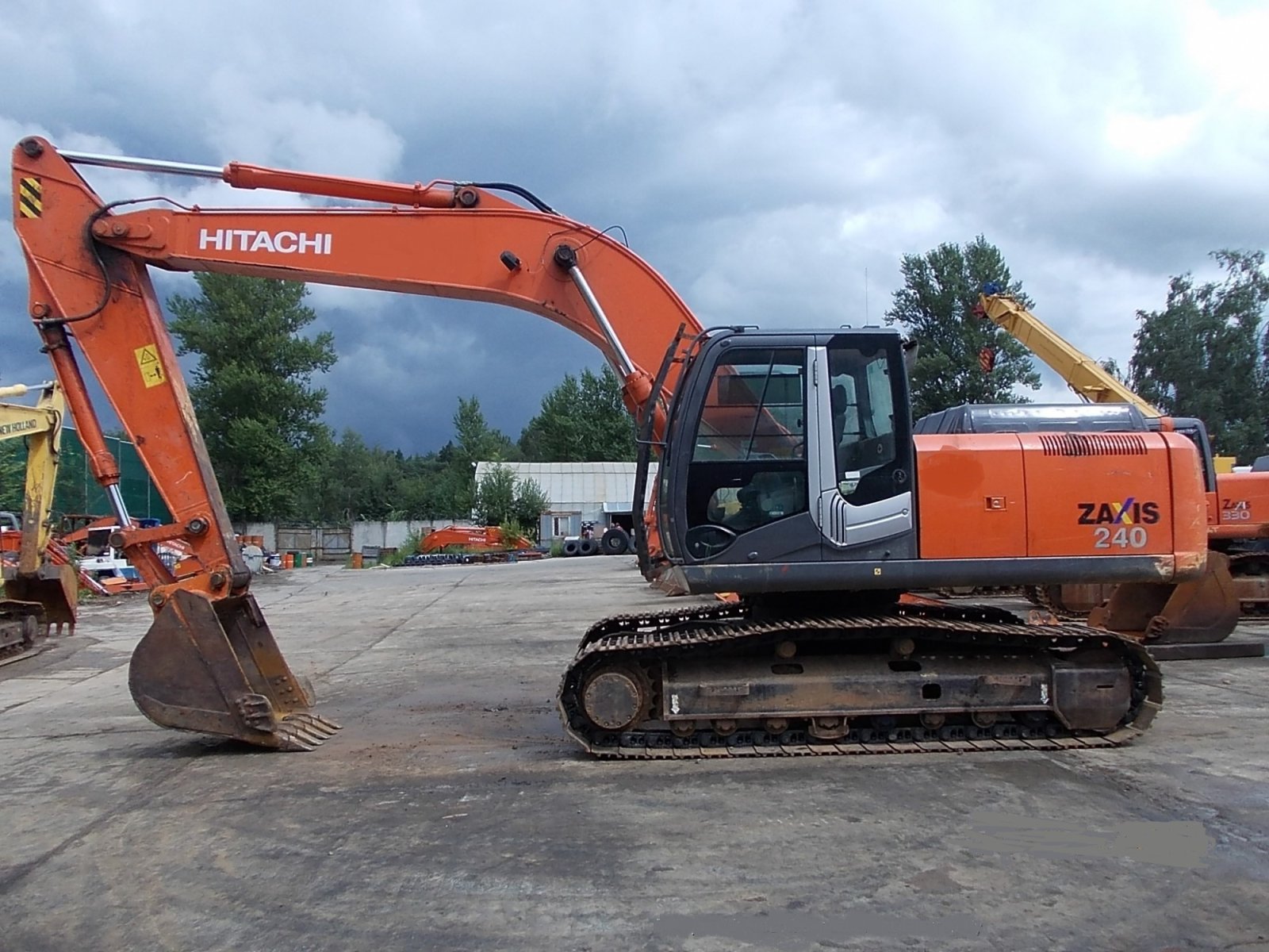 В аренду с экипажем экскаватор Hitachi ZX240LC-3
