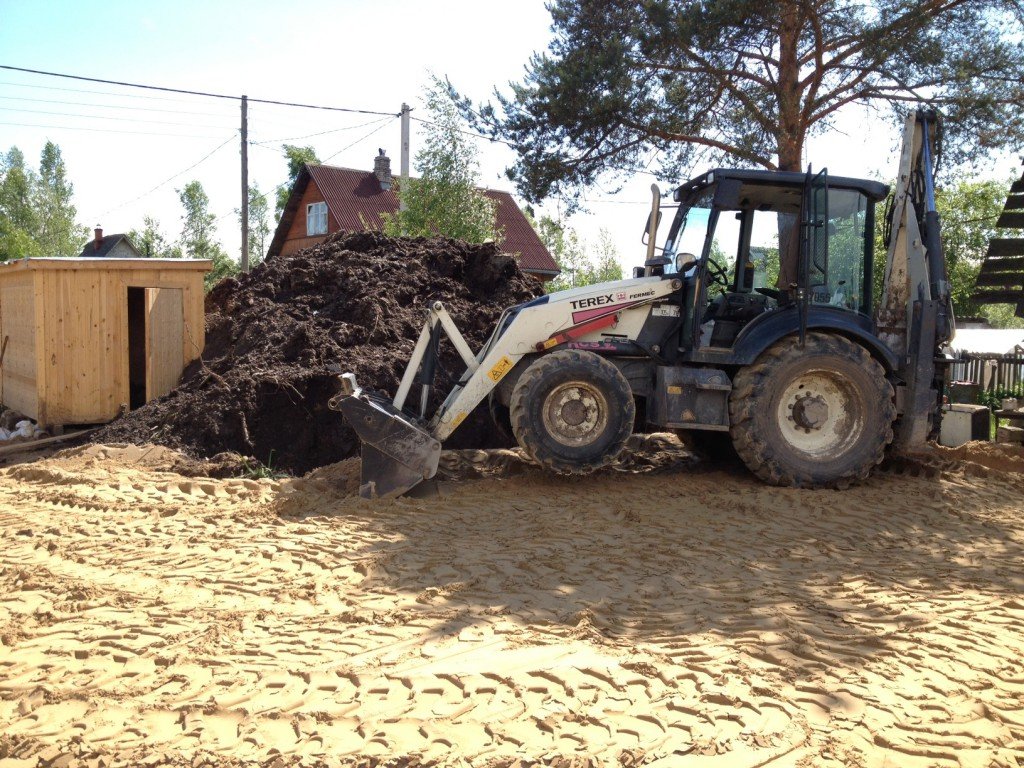 Аренда экскаватора-погрузчика John Deere Terex 860 для планировки