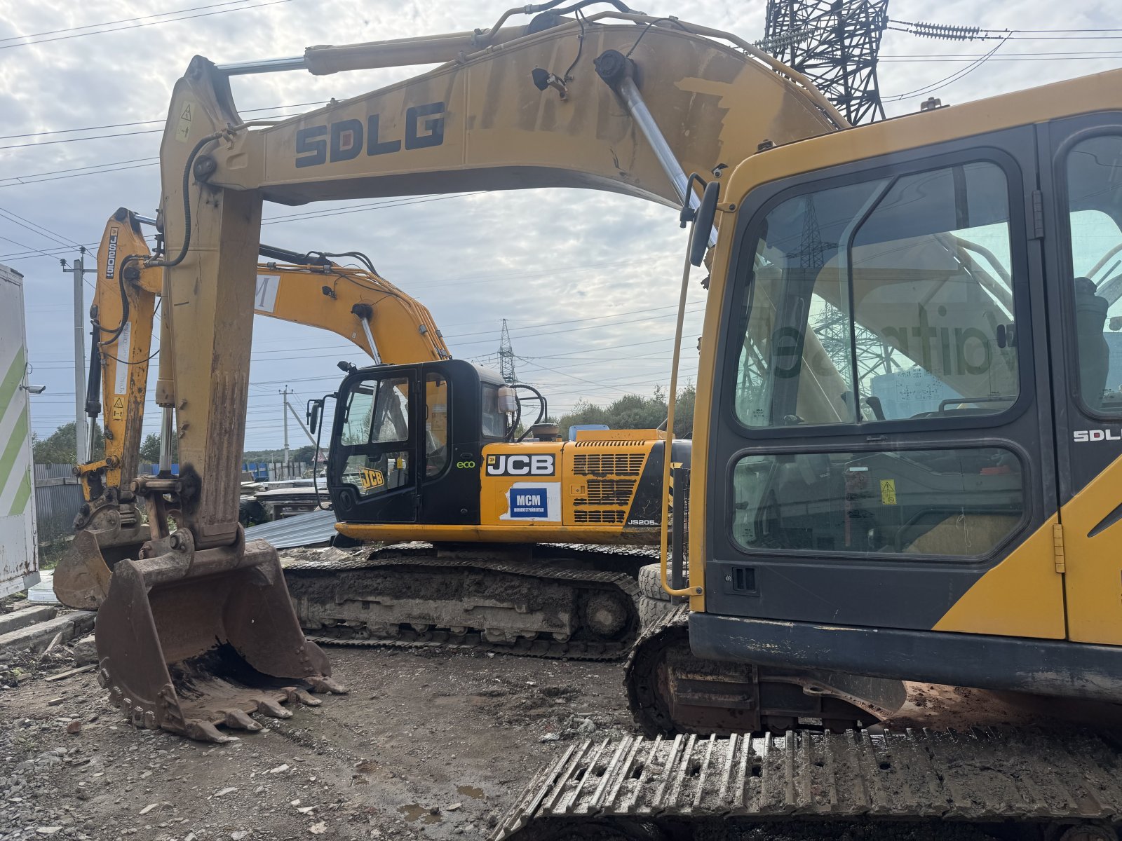Гусеничный экскаватор JCB 205 с гидромолотом. Демонтаж