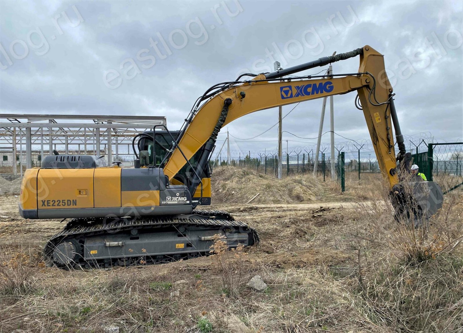 Гусеничный экскаватор XCMG XE225DN