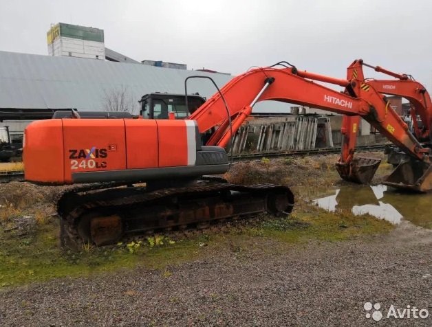 Экскаватор Hitachi ZX240LC-3