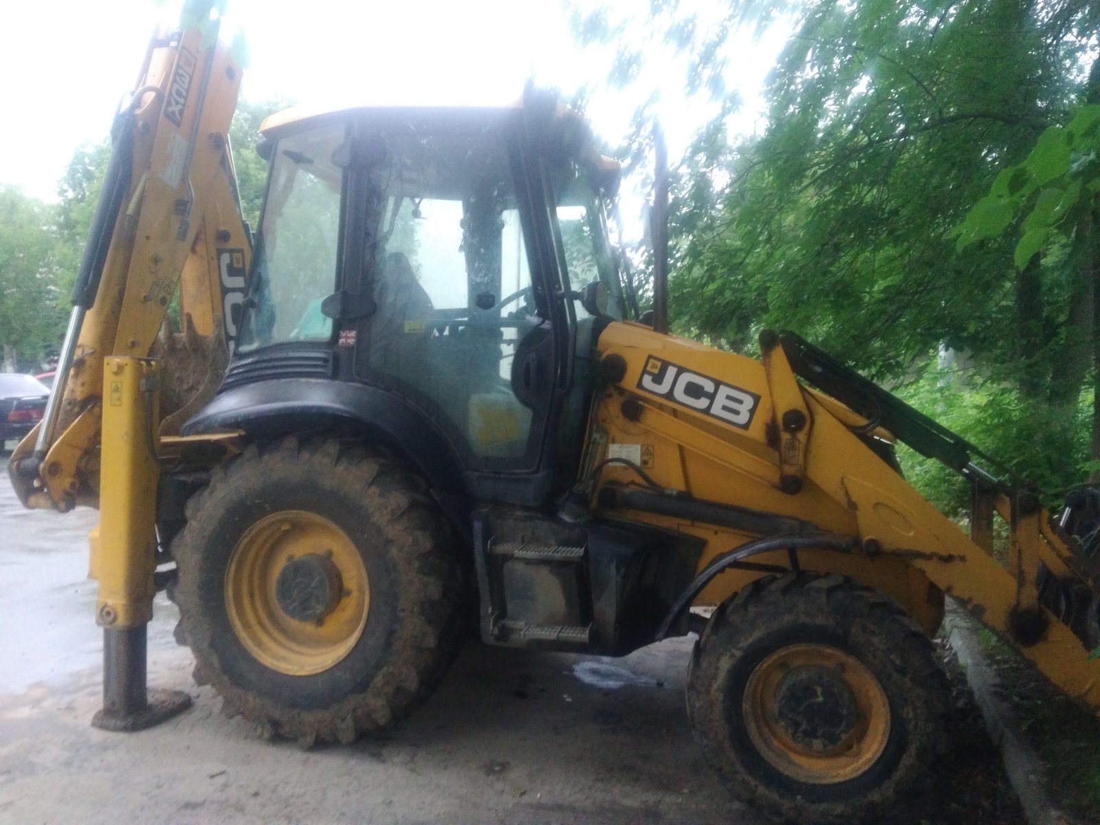 Прокат экскаватора-погрузчика Jcb 3cx для земляных работ с ямобуром