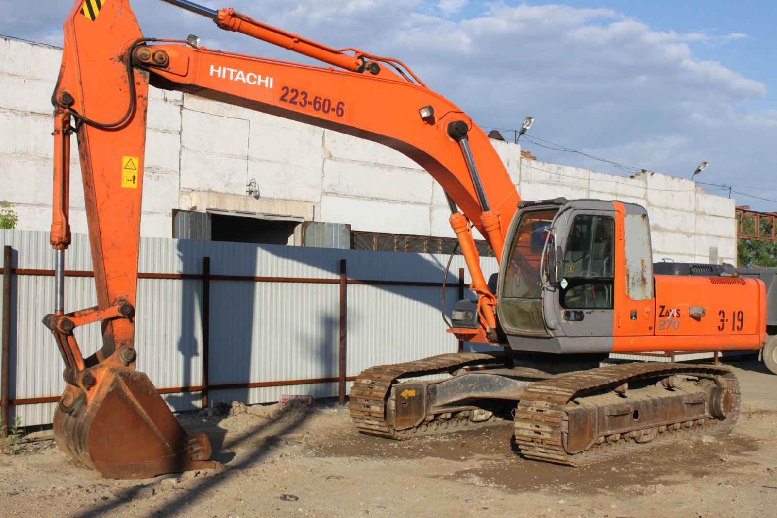 Аренда экскаватора HITACHI