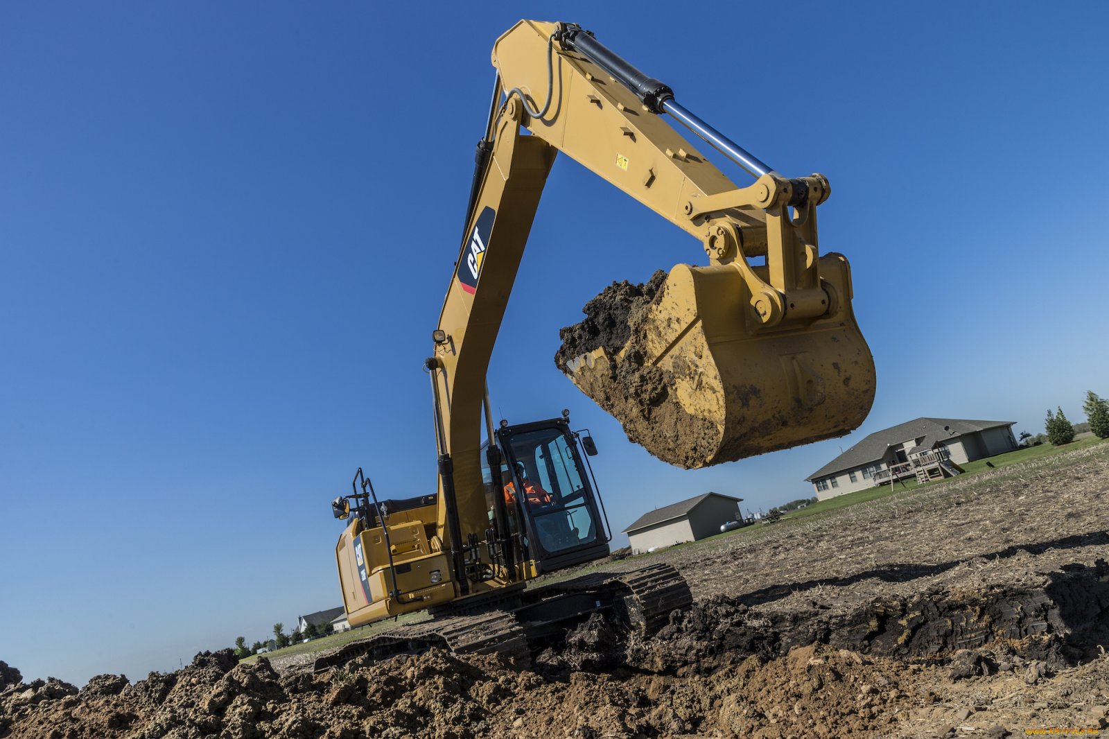 Аренда экскаваторов Caterpillar для котлованов