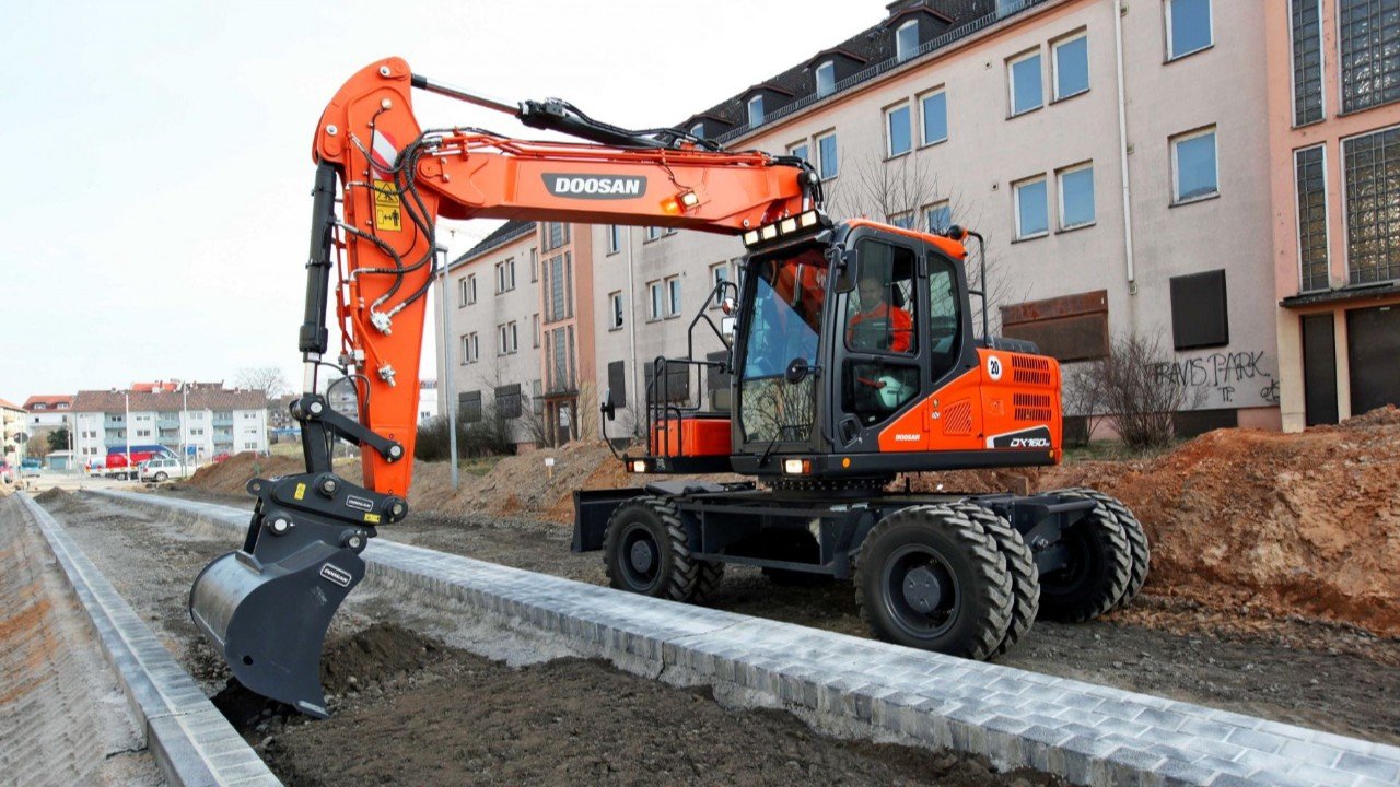 Полноповоротный планировочный экскаватор Doosan
