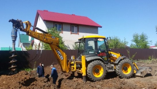 Ямобур и гидромолот JCB-4CX, уборка снега