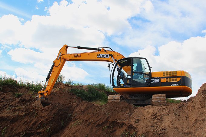 Аренда гусеничного экскаватора JCB 220
