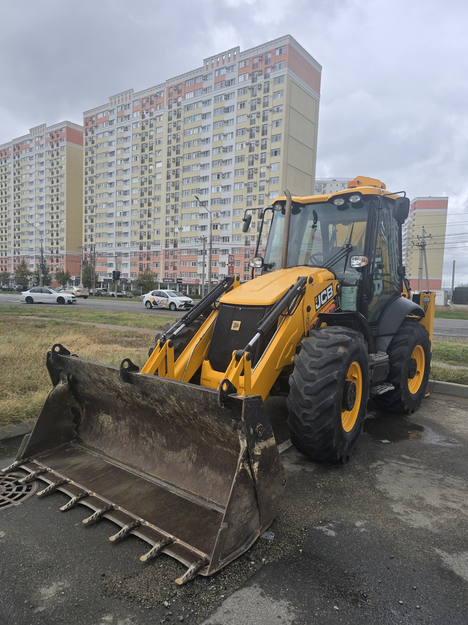 Услуги экскаватора-погрузчика. Гидромолот