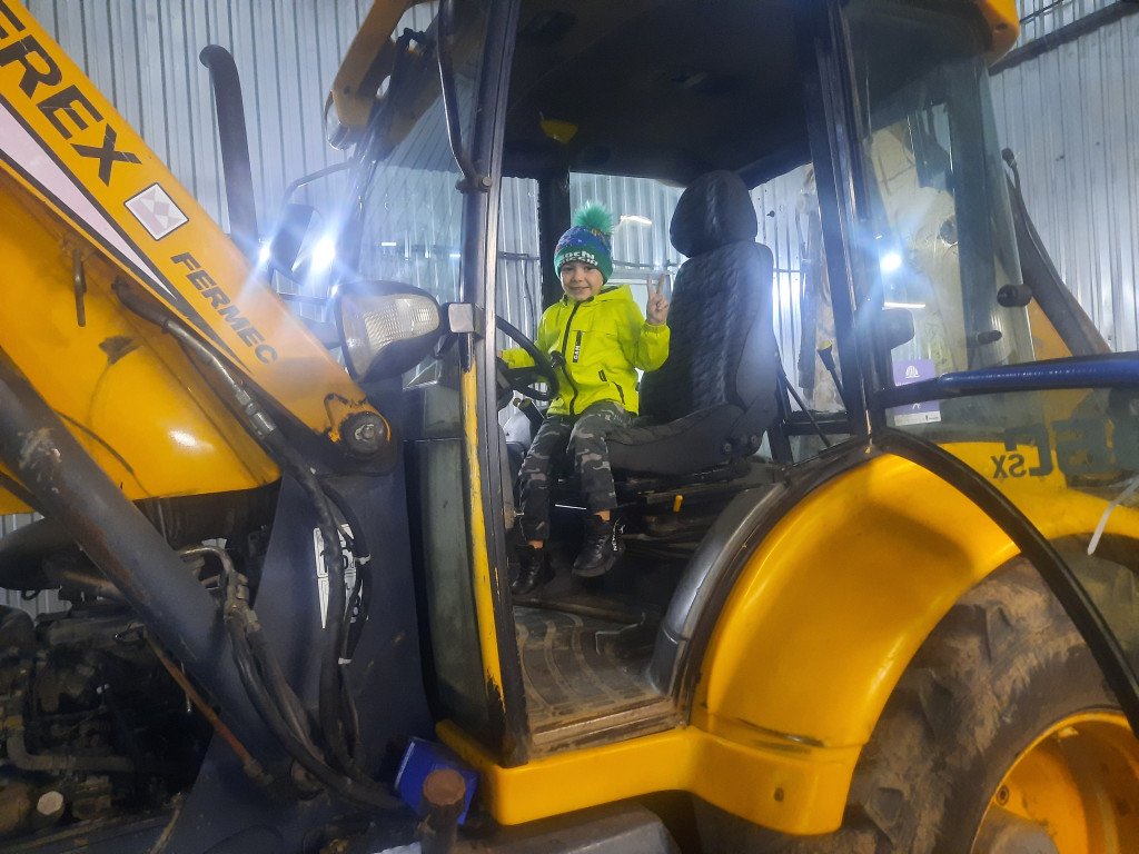 Работа TEREX 860 SX с гидромолотом для копки и слома