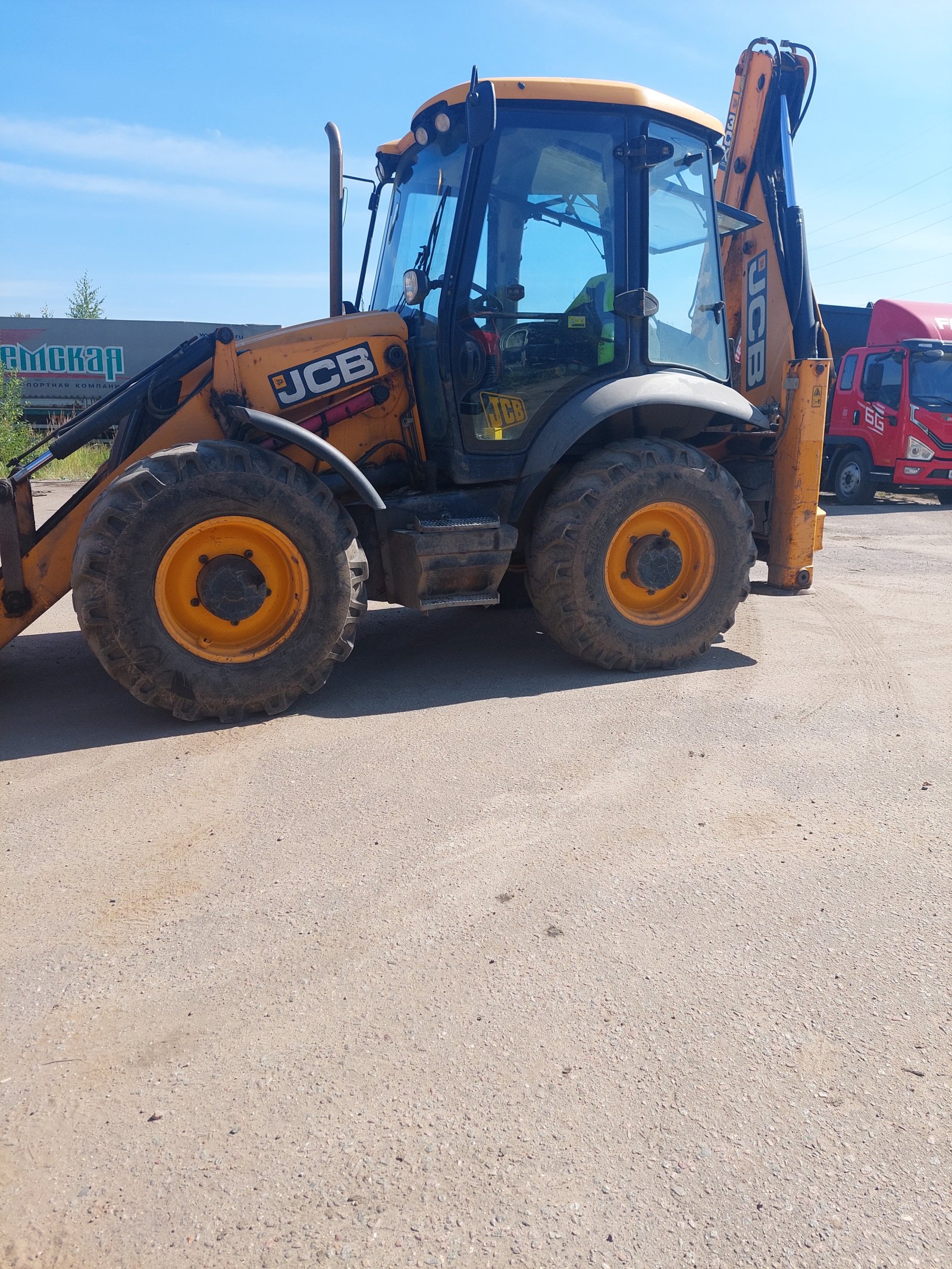 Экскаватор погрузчик 4х4 JCB 3CX в аренду