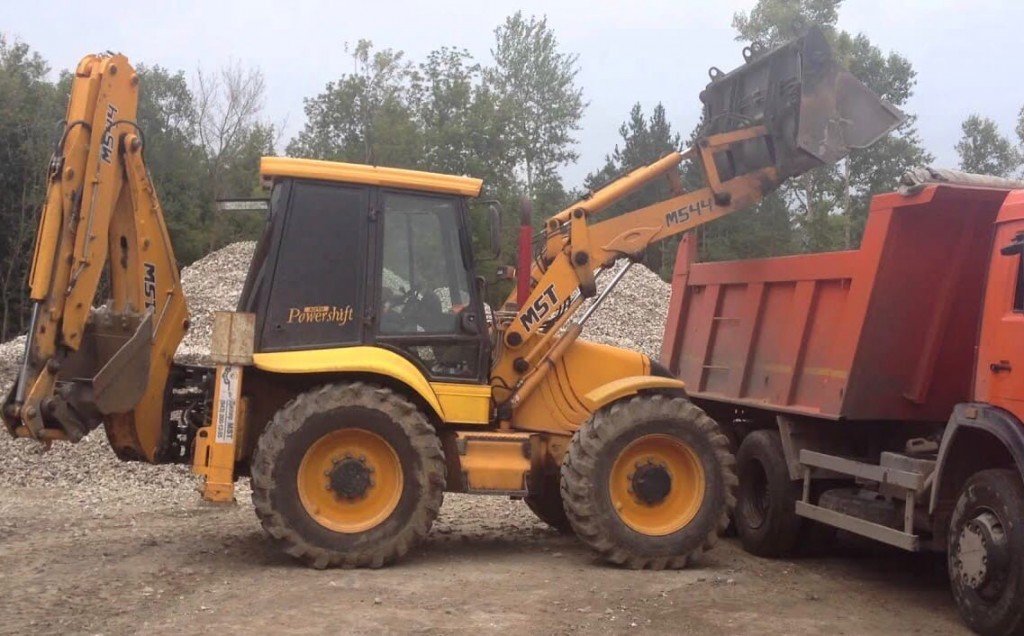 Услуги экскаватора-погрузчика MST M544