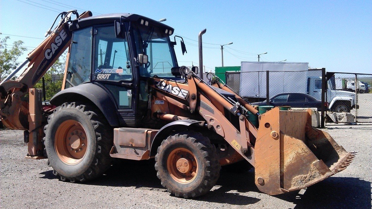 Экскаватор-погрузчик Case 580 4х4