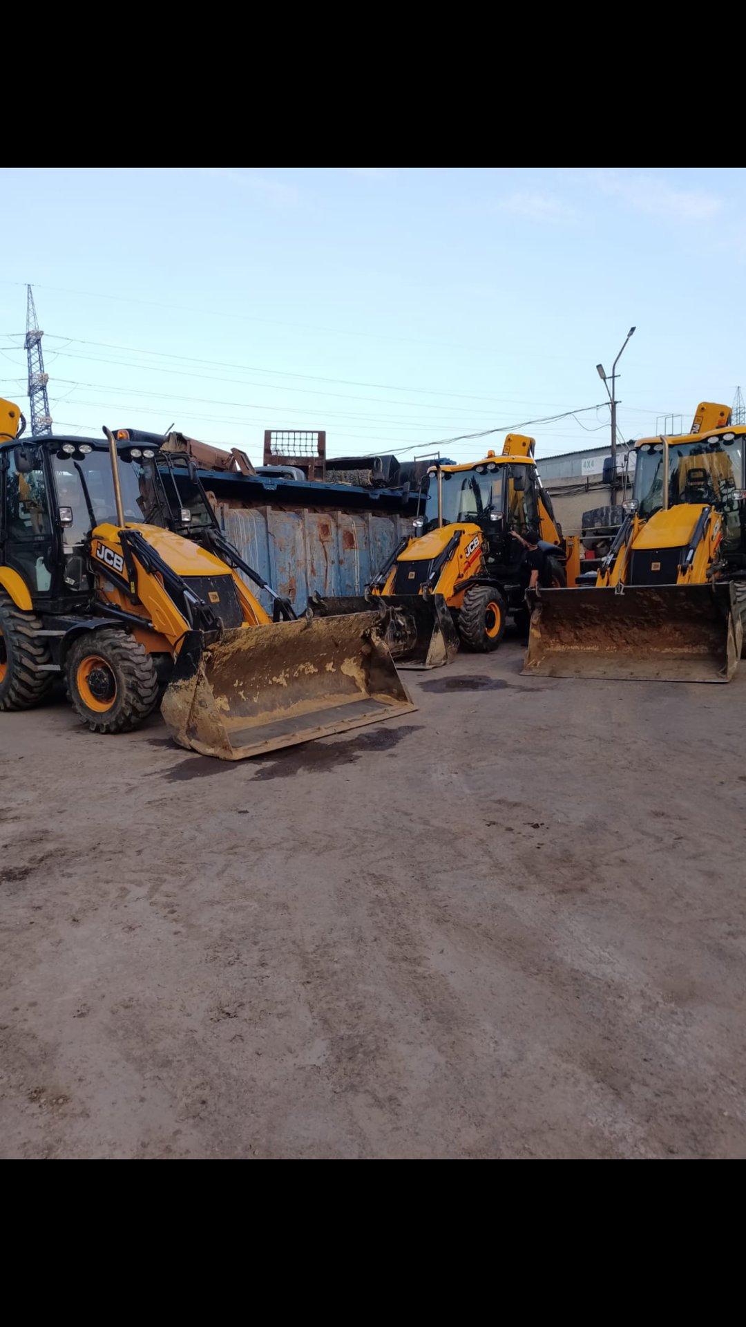Аренда JCB экскаватора- погрузчика с оборудованием
