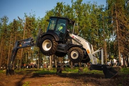 Аренда экскаватора погрузчика TEREX TLB 825