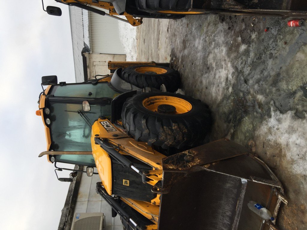 Экскаватор погрузчик JCB