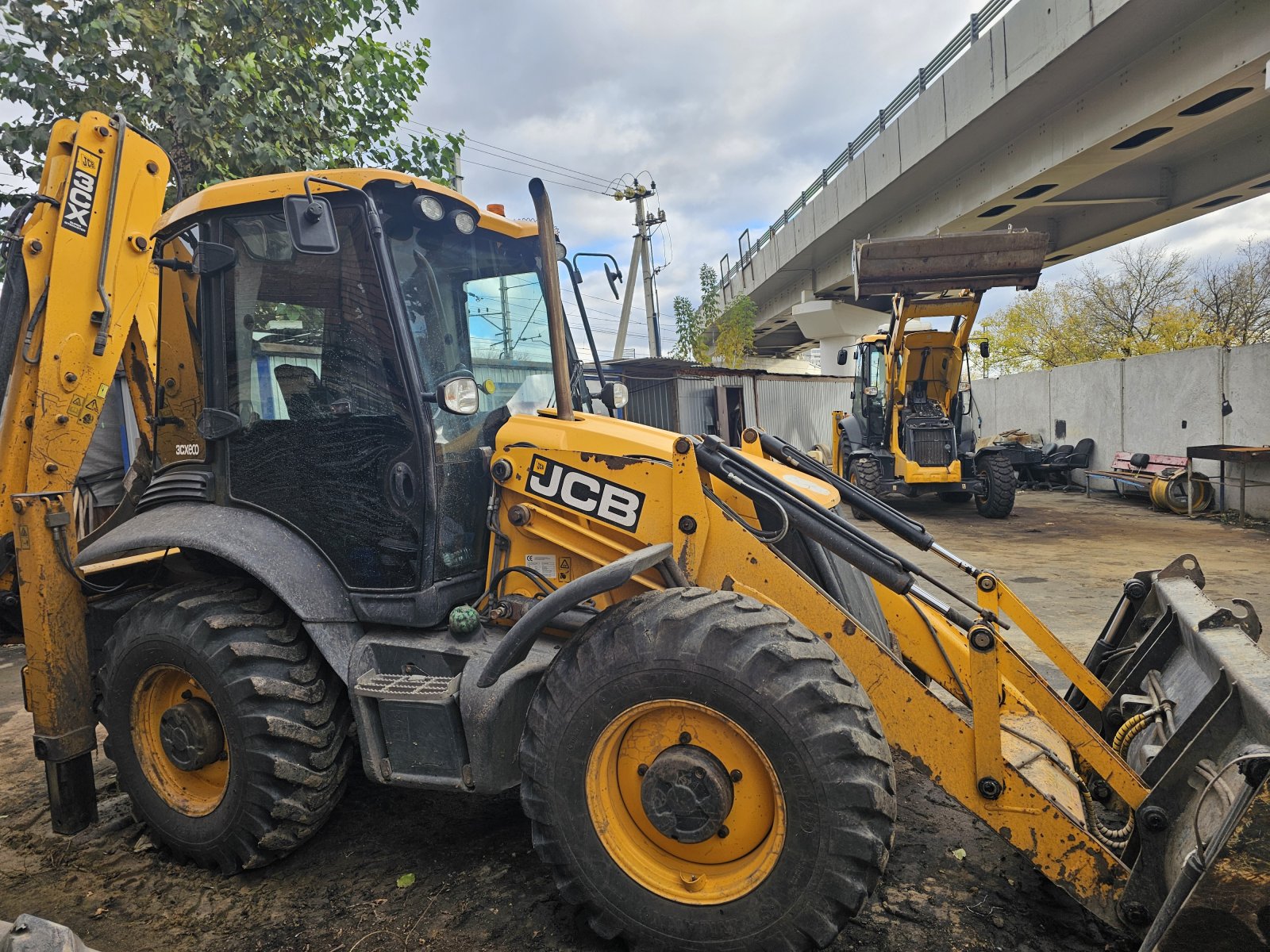 Услуги эскаватора погрузчика JCB 3CX с водителем