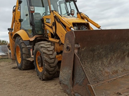 Услуги экскаватора-погрузчика JCB-3cx. Равноколёсный