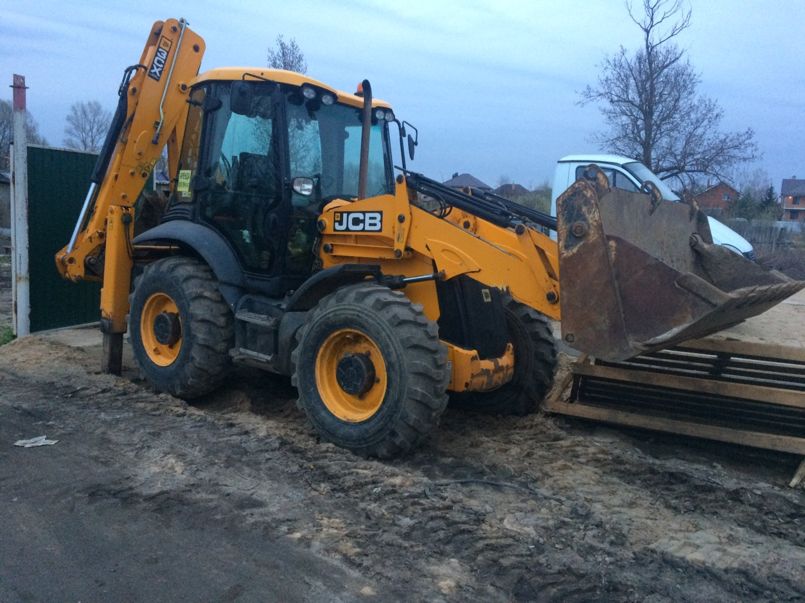 Сдам в аренду экскаватор-погрузчик jcb