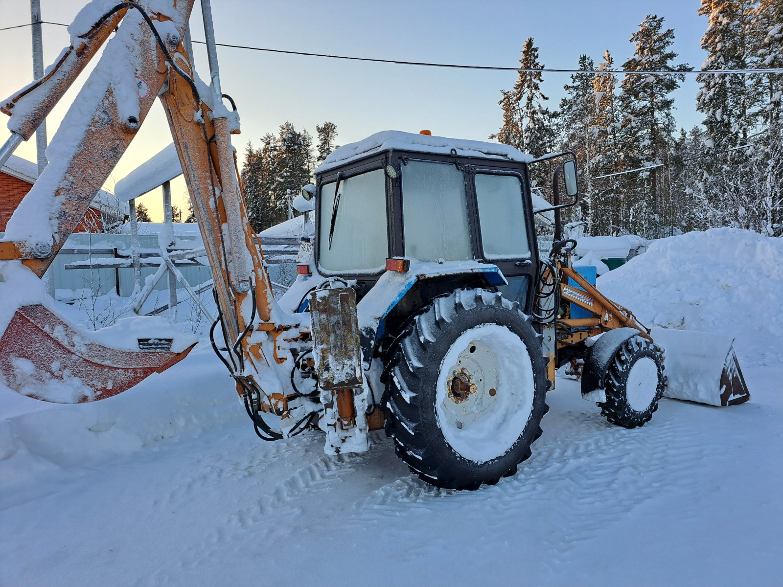 Экскаватор-ПогрузчикМтз-82. 1 от собственника