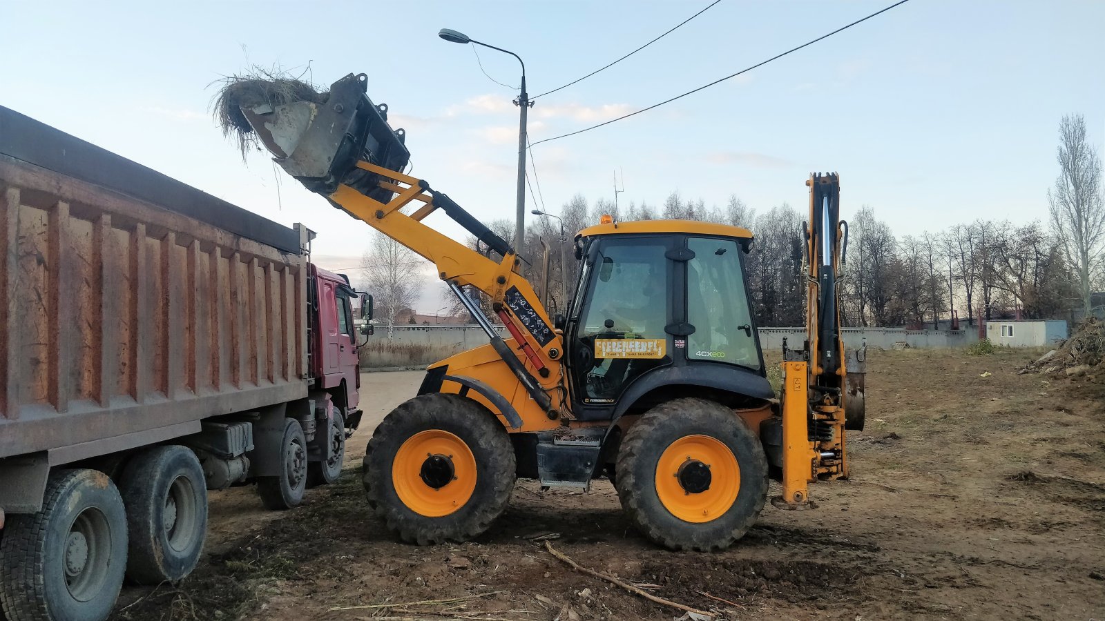 Услуги аренды экскаватора погрузчика JCB 4CX равноколесного для Москвы