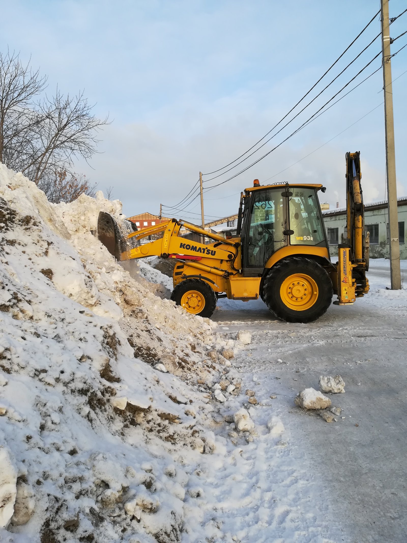 Экскаваторы-погрузчики марки KOMATSU, JCB