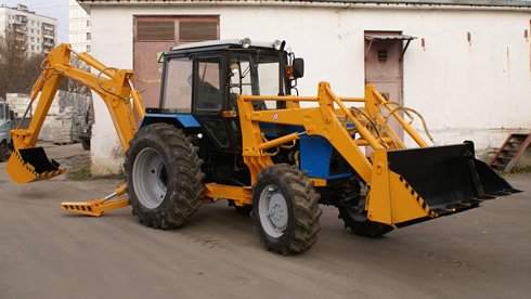 Услуги экскаватора-погрузчика МТЗ-82, 1