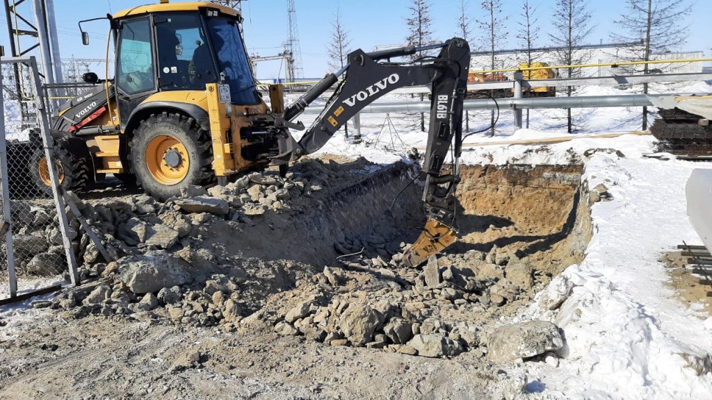 Экскаватор погрузчик + гидромолот