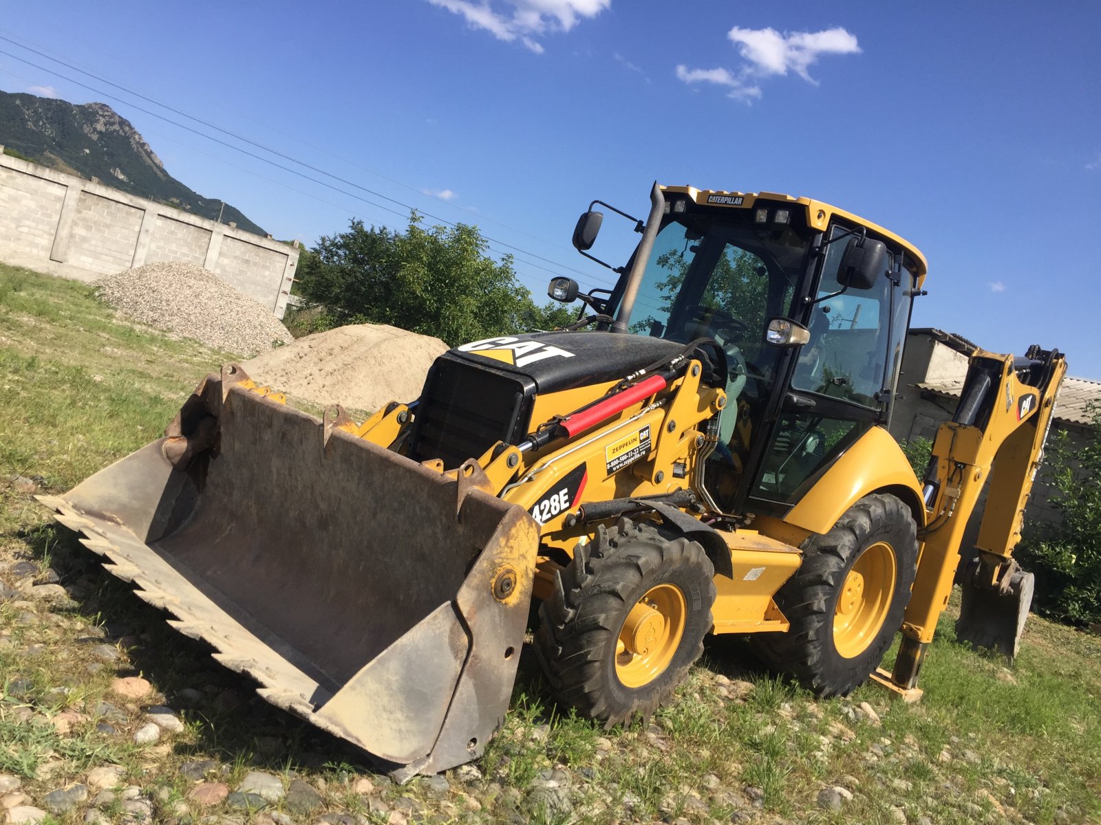 Услуги Экскаватора-погрузчика CAT428E