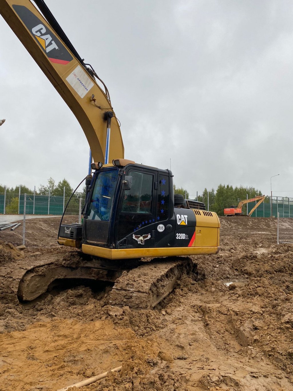 Гусеничный экскаватор Caterpillar 320 в аренду