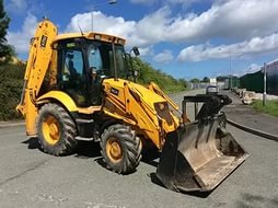 Экскаватор-погрузчик JCB 3cx, гидромолот, ямобур