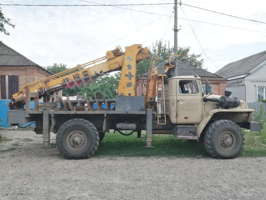 Буровая установка, ямобур аренда. Буровые работы