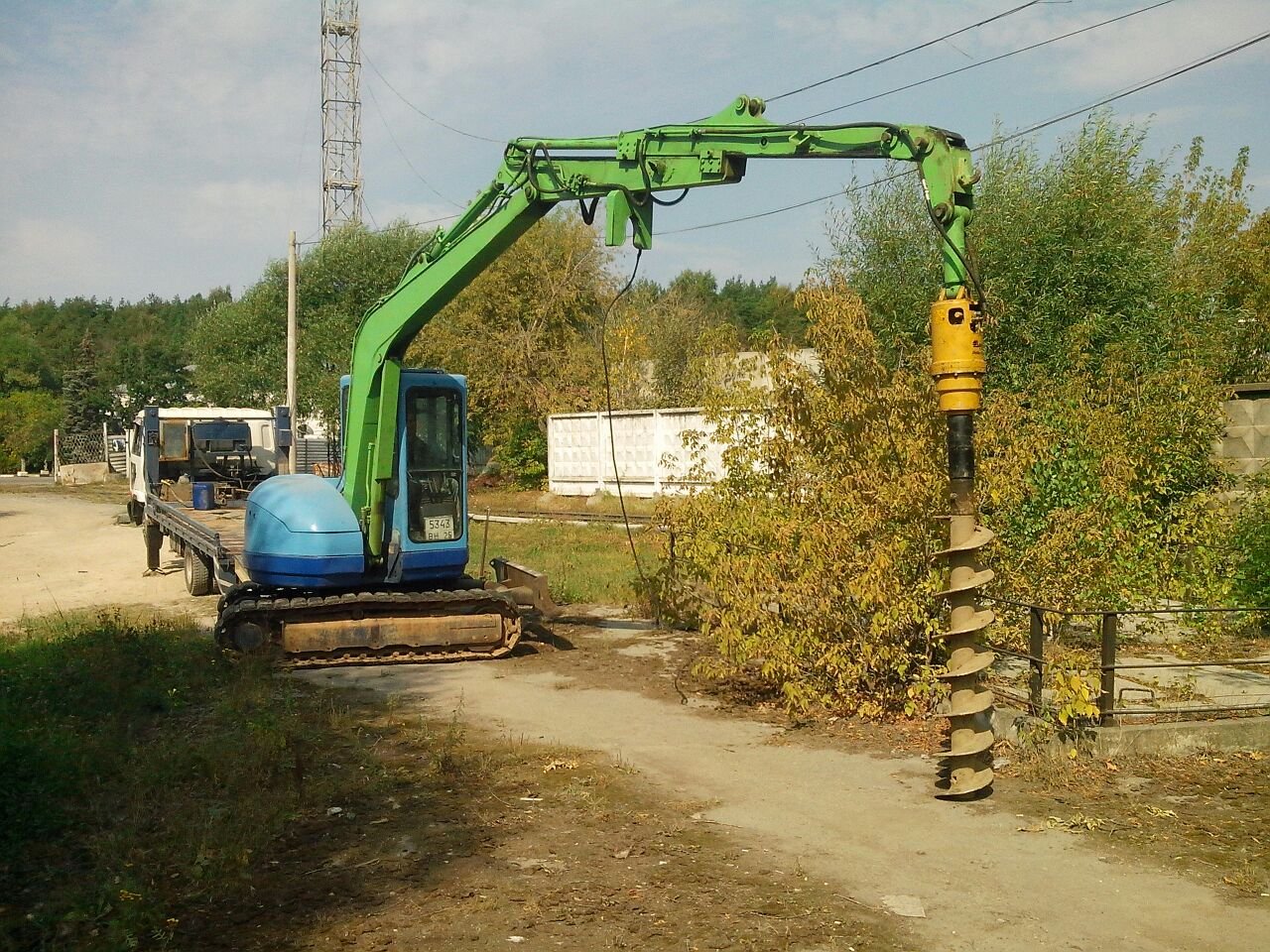 Ямобур на гусеницах