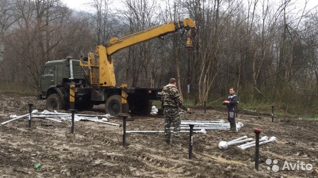 Монтаж винтовых свай (ямобур )