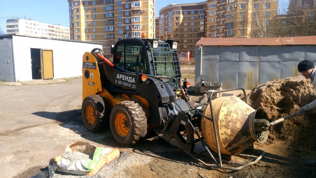 Аренда минипогрузчика JCB. Вилы, ямобур, щетка 190