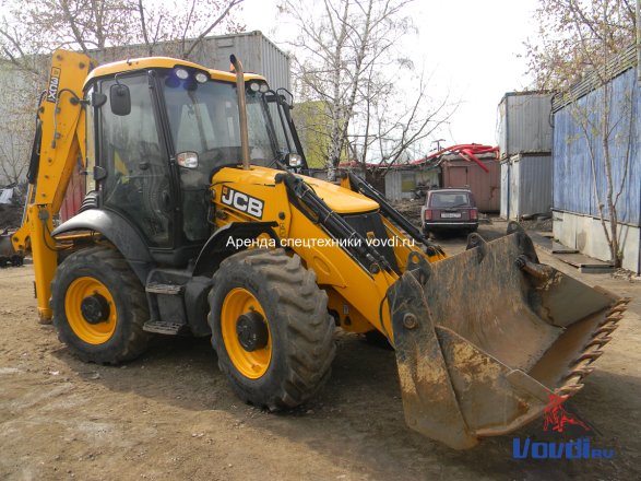 Экскаватор-погрузчик JSB 3CX с гидромолотом