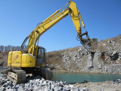 Экскаватор-погрузчик JCB отличный помощник в строительстве