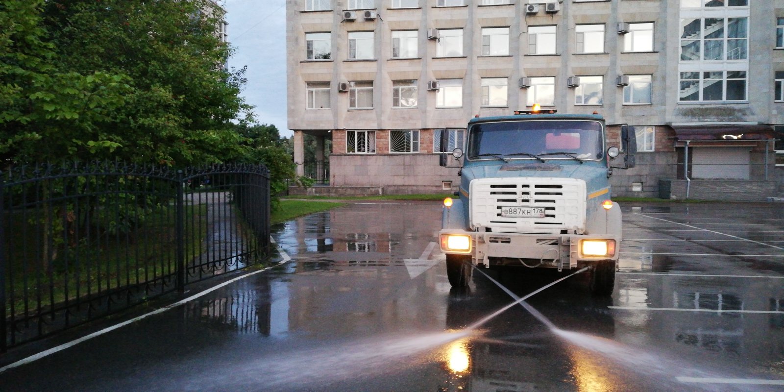 Аренда поливомоечной машины (водовоза) в СПб и ЛО