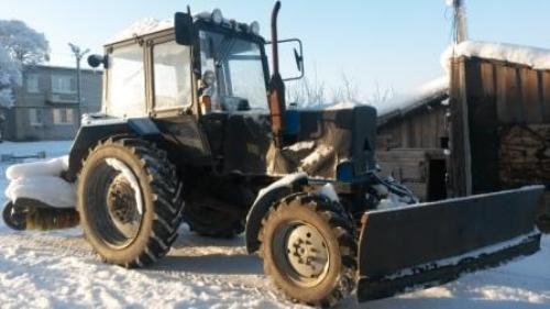 Уборка снега трактором МТЗ 82 с щеткой и отвалом